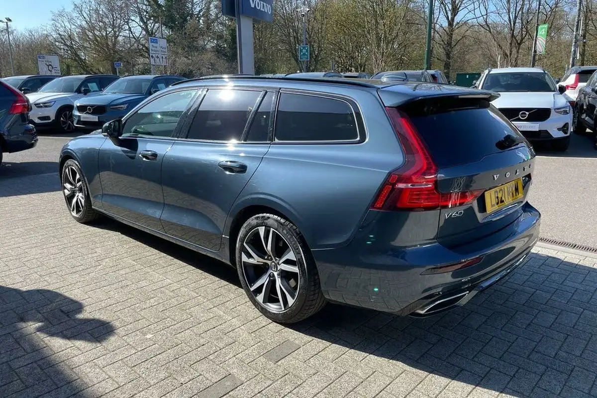 2021-volvo-v60-20-b4-r-design-big-8