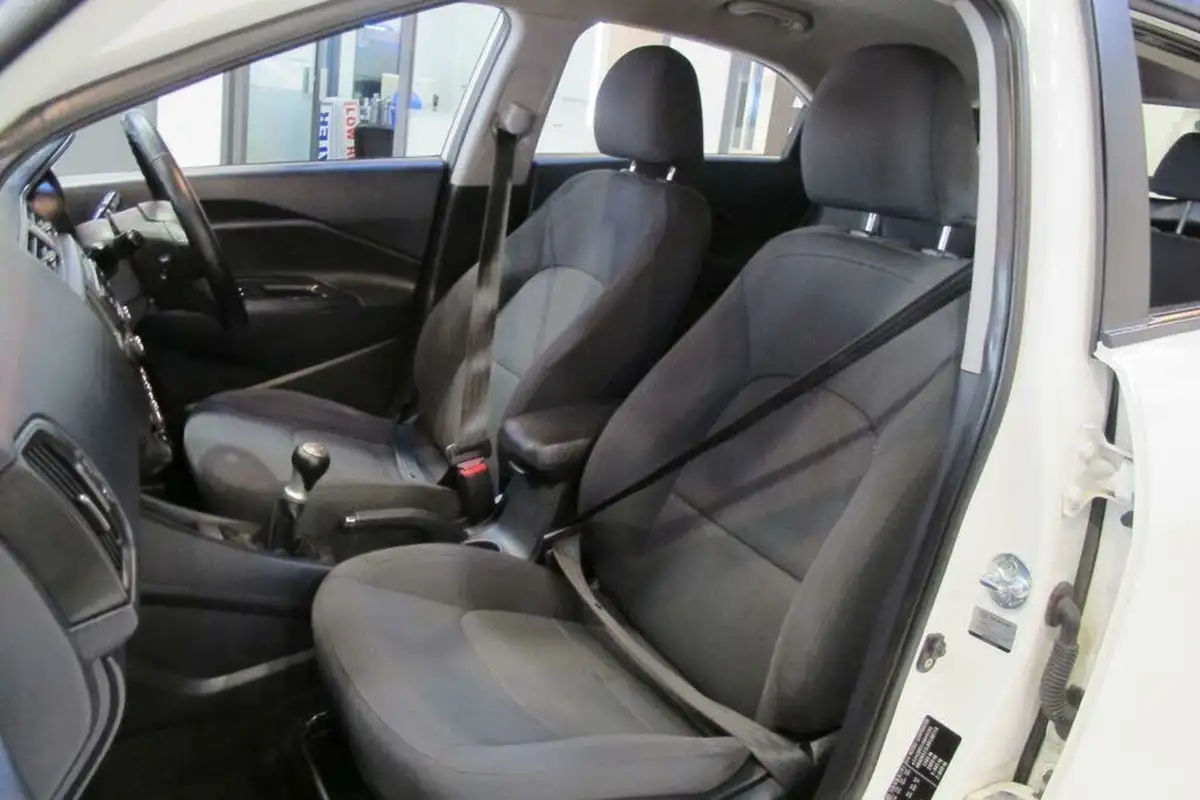 2012-kia-rio-125-2-5d-big-31