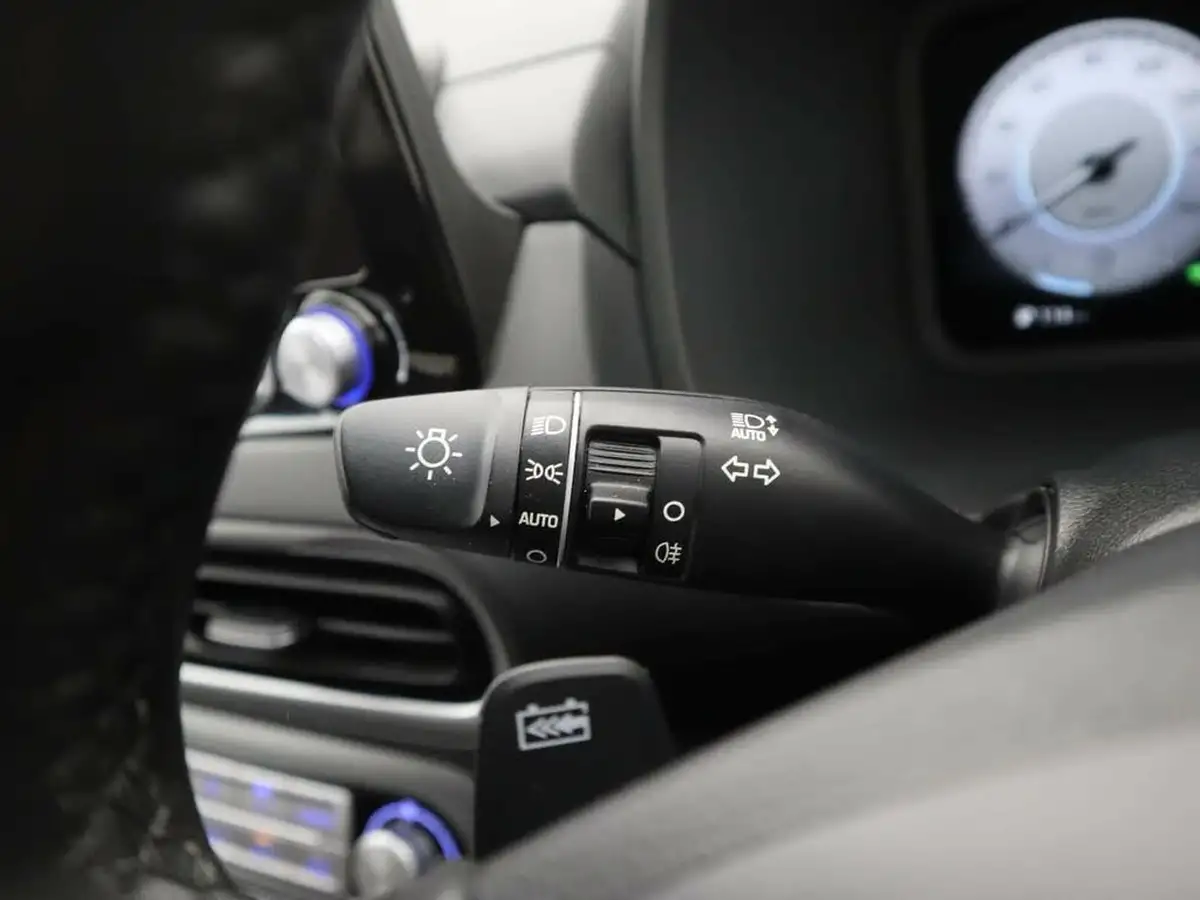 2021-hyundai-kona-e-premium-204ps-64kwh-7kw-obc-big-24