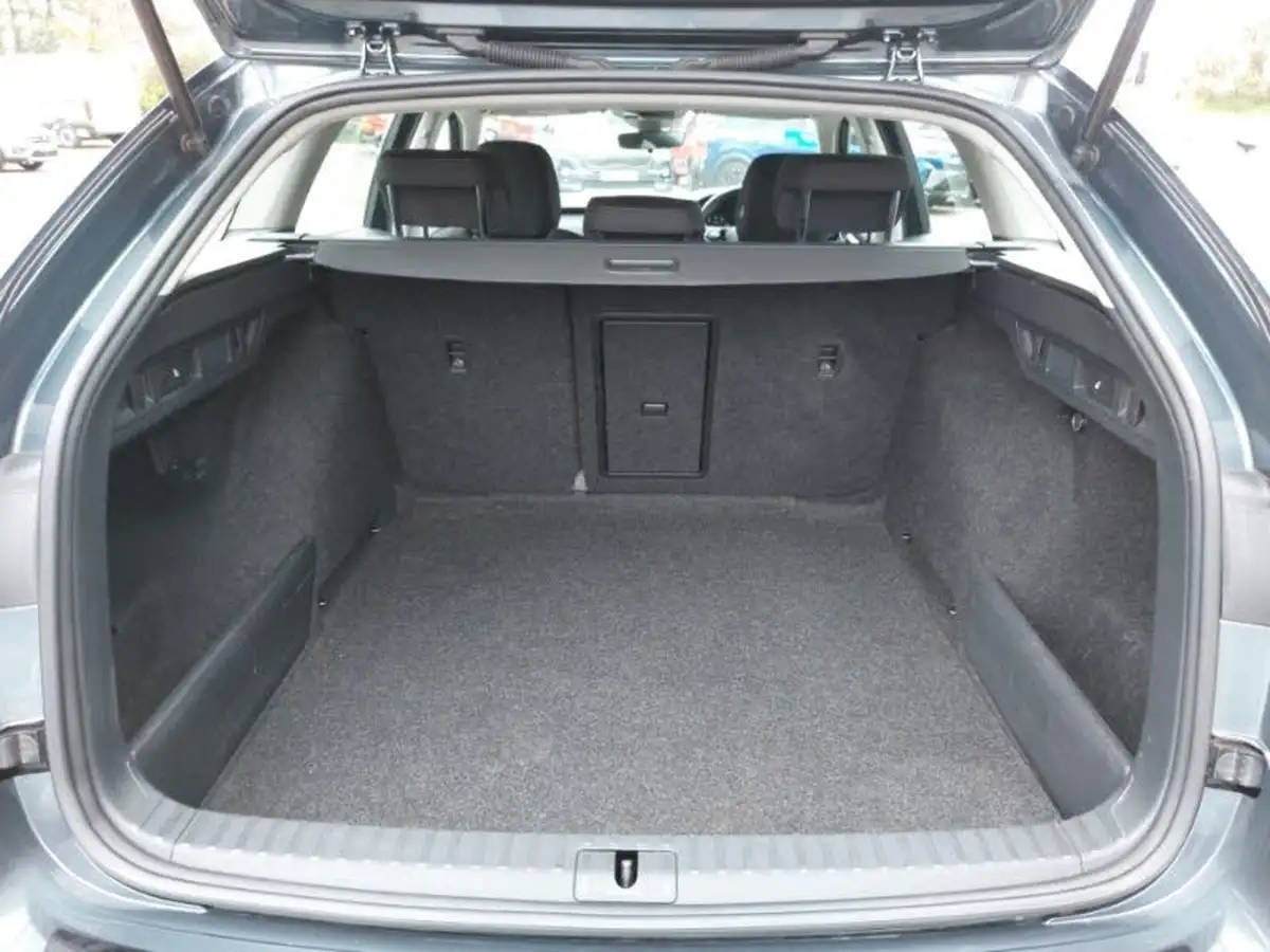 2022-skoda-octavia-10-tsi-se-109ps-estate-big-7