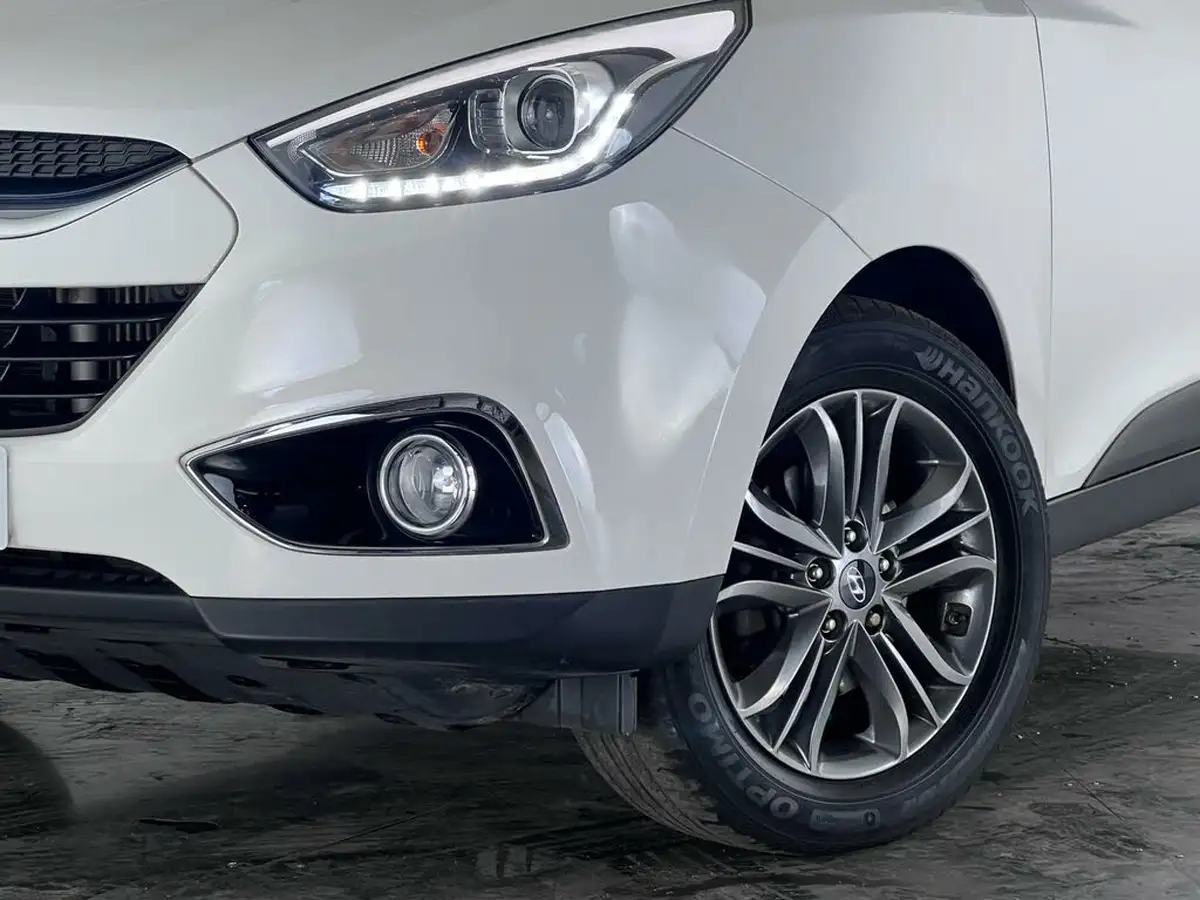 2014-hyundai-ix35-20td-se-nav-auto-big-32