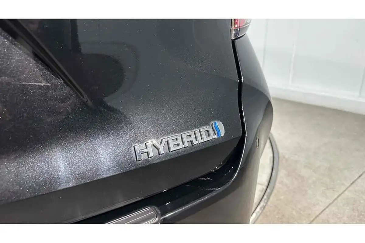 2021-toyota-corolla-20-vvt-i-excel-18in-alloy-wheelstrk-touring-sports-big-13
