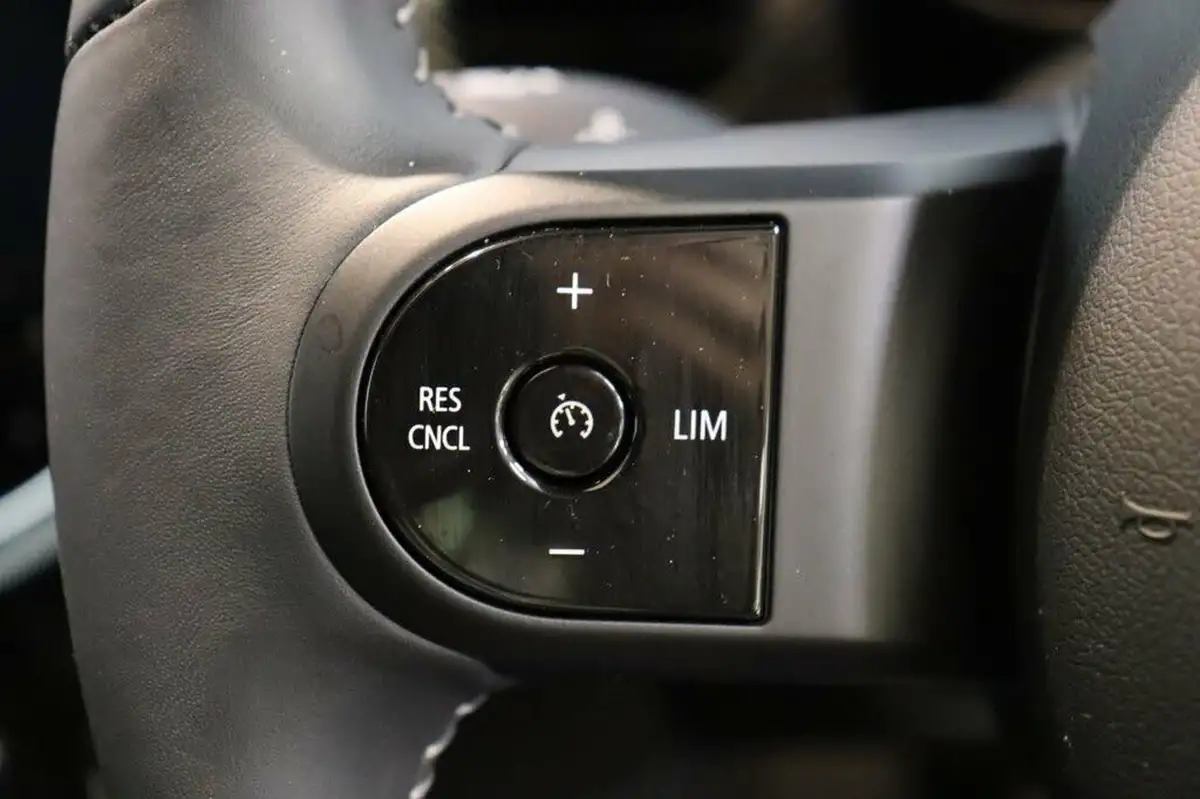 2023-mini-cooper-e-cooper-s-resolute-edition-big-24