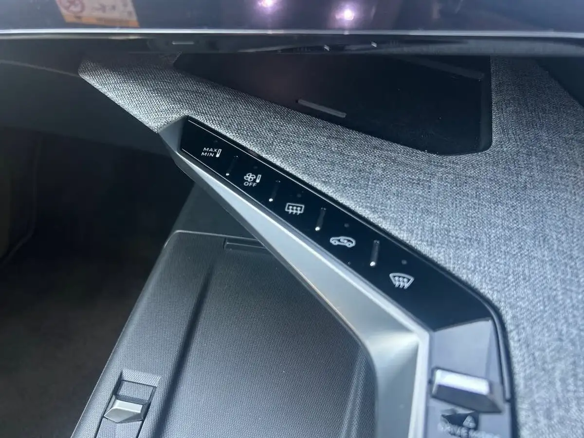 2024-peugeot-3008-suv-12-puretech-gt-136ps-hybrid-e-dsc6-big-38