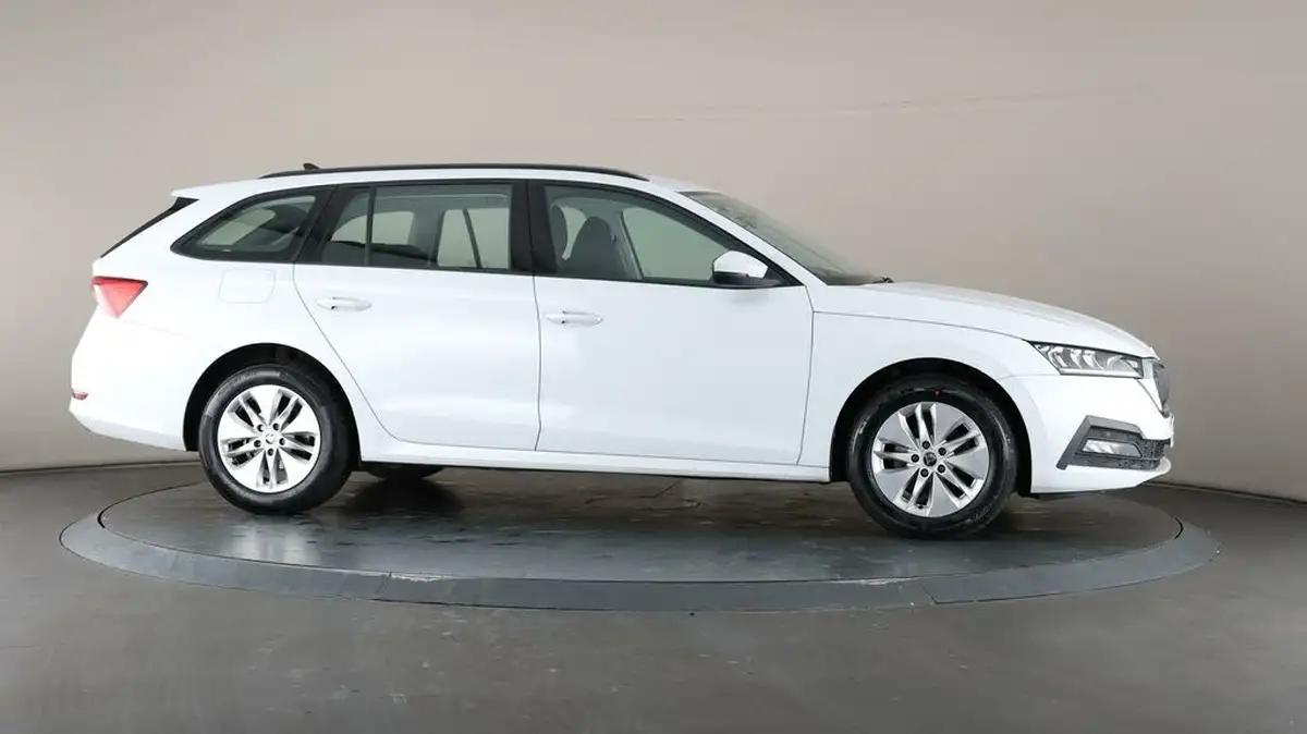 2023-skoda-octavia-20tdi-se-technology-116ps-estate-big-50