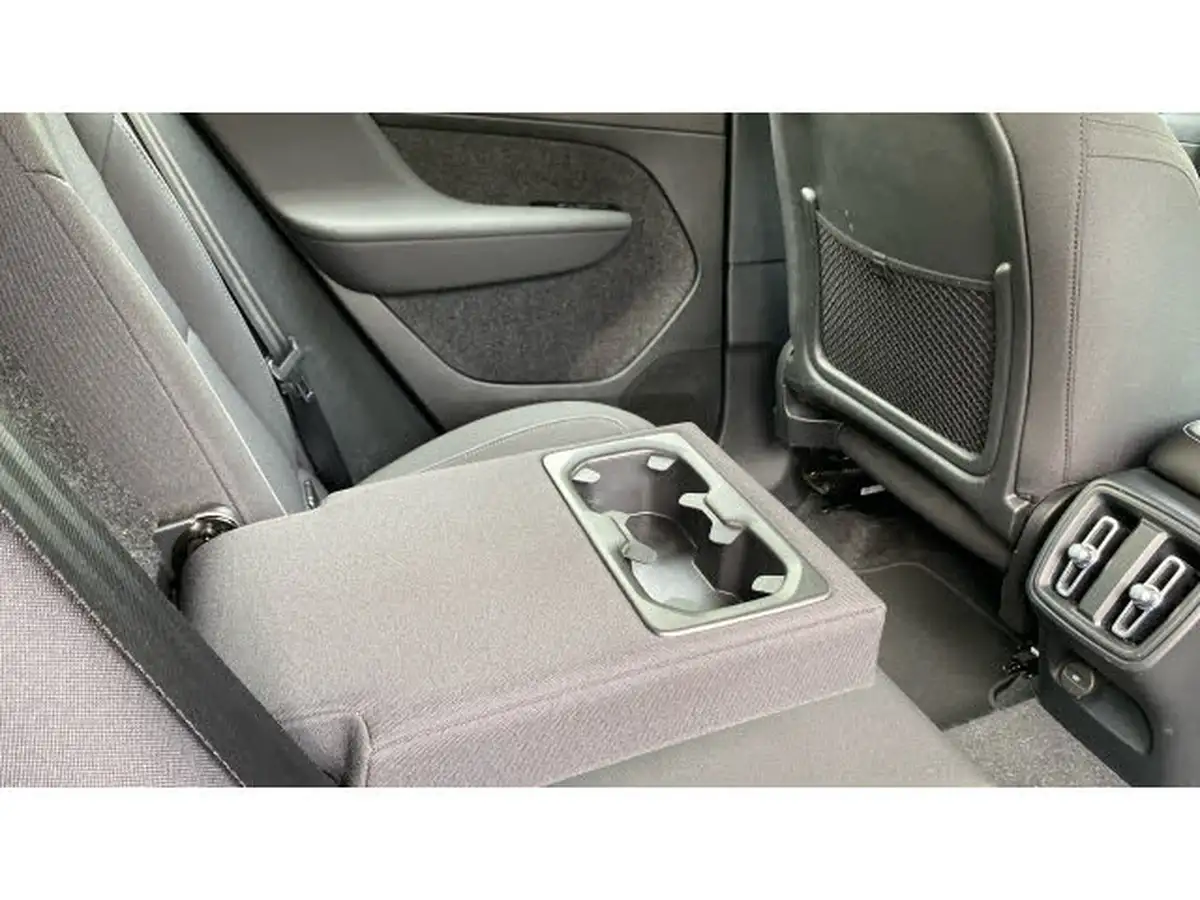 2022-volvo-xc40-15-t3-momentum-auto-big-24