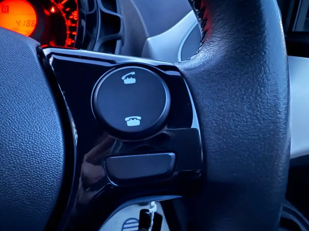 2018-toyota-aygo-10-vvt-i-x-play-71bhp-5d-x-shift-big-51