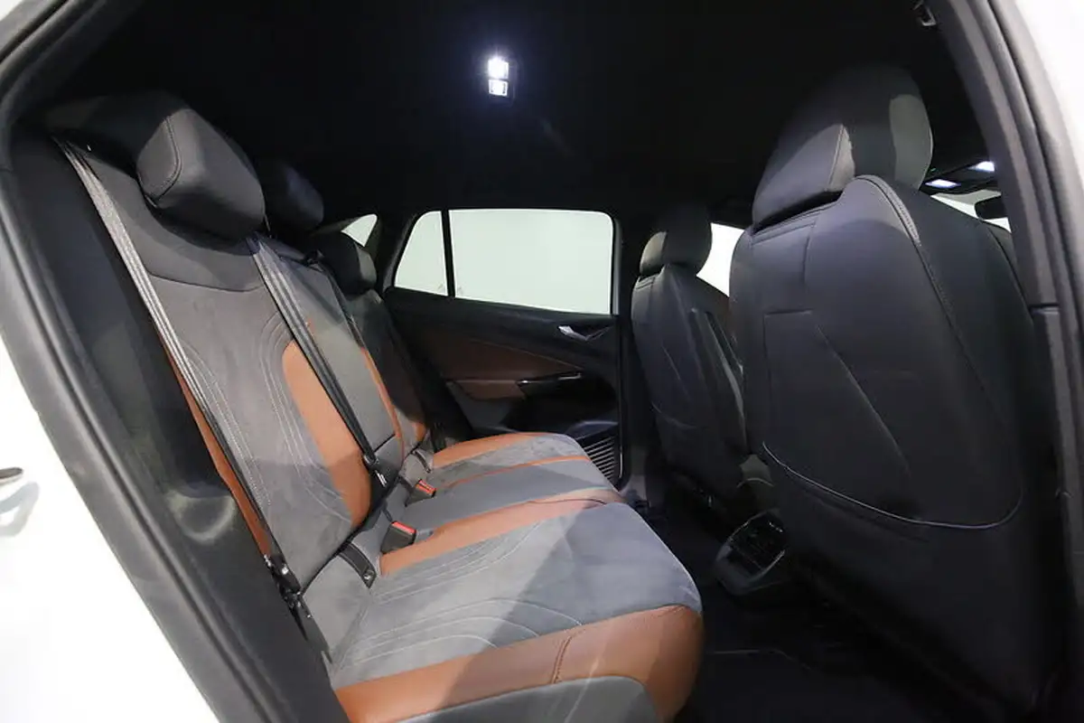 2021-volkswagen-id4-e-first-edition-big-24