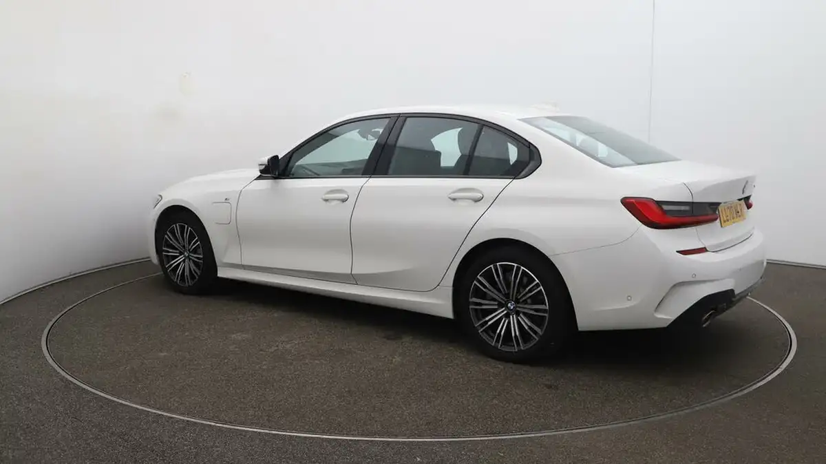 2020-bmw-3-series-20-330e-m-sport-saloon-4d-big-28