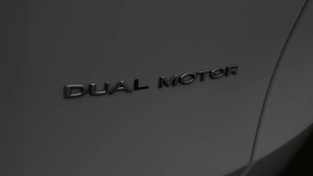2022-tesla-model-y-e-long-range-big-20