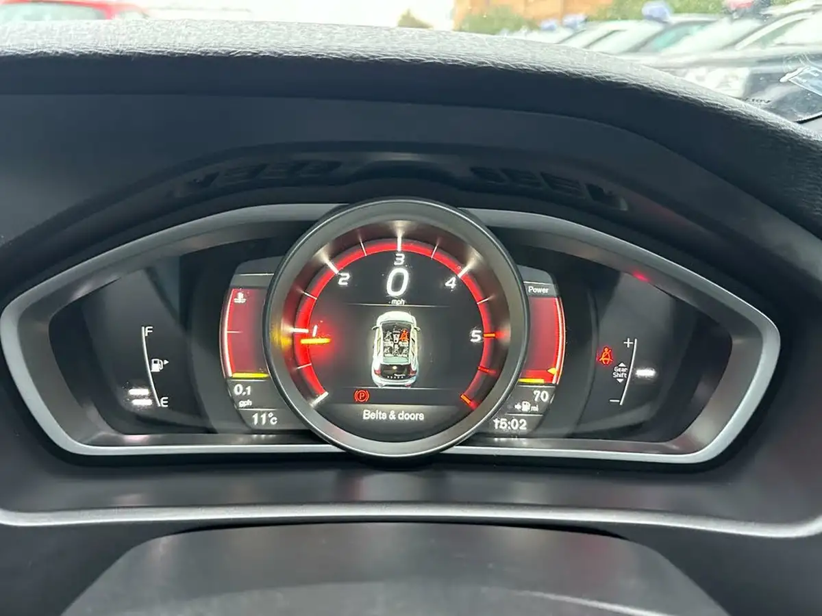 2017-volvo-v40-20td-d2-r-design-nav-plus-big-35