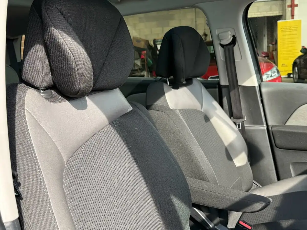 2016-citroen-grand-c4-picasso-16bluehdi-exclusive-big-23
