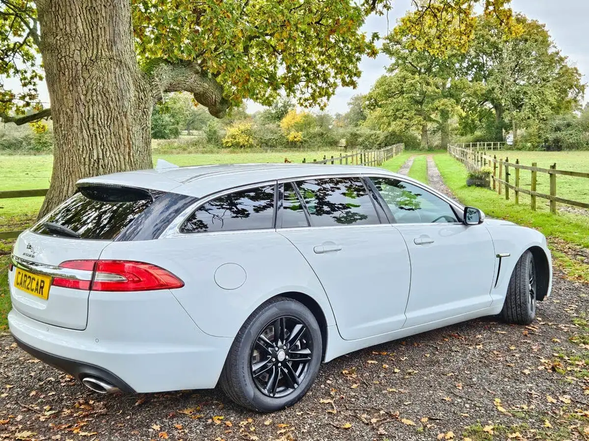 2015-jaguar-xf-22td-luxury-163ps-sportbrake-5d-big-2