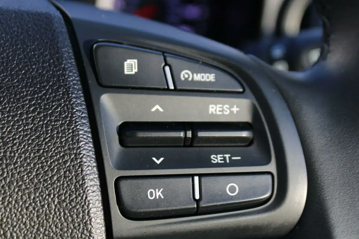 2022-hyundai-i10-12-se-connect-auto-big-26