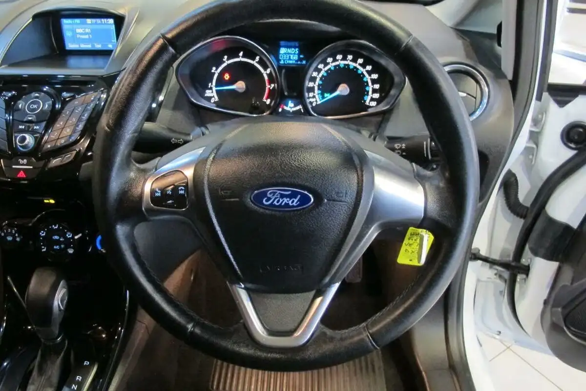 2016-ford-fiesta-16-zetec-5d-big-25
