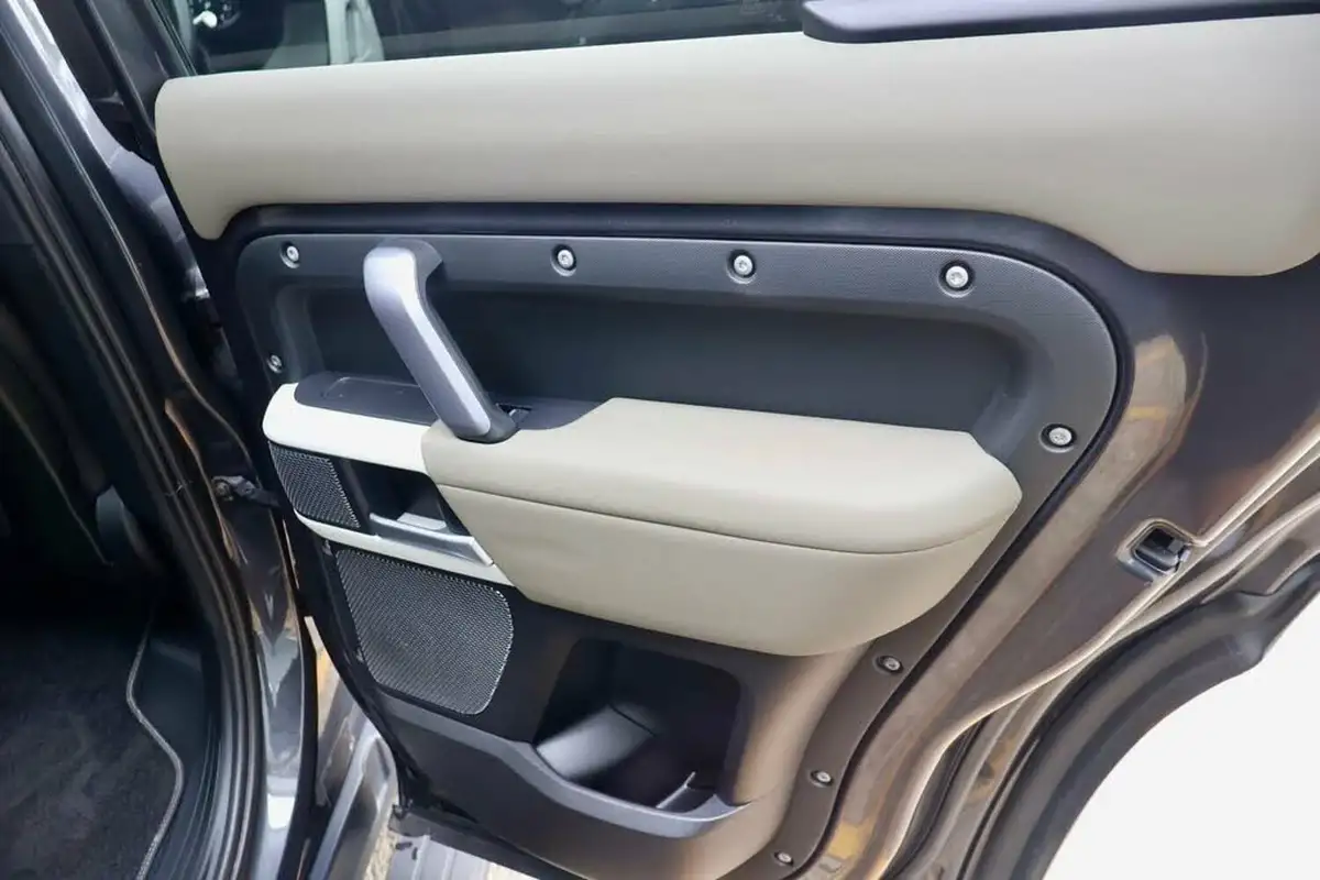 2021-land-rover-110-defender-20-p400e-x-dynamic-se-big-15