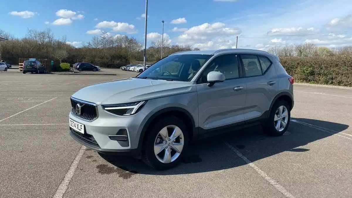 2024-volvo-xc40-20-b3-core-big-8