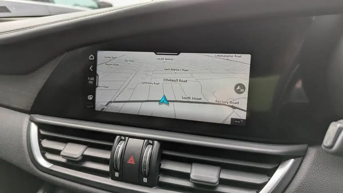 2021-alfa-romeo-giulia-20-lusso-ti-big-15