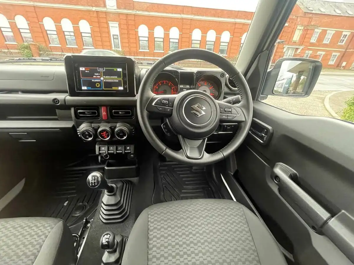 2019-suzuki-jimny-15-sz5-big-14