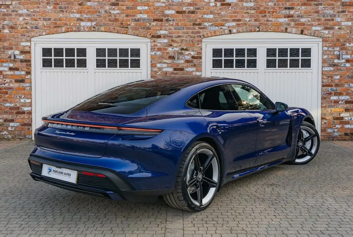 2020-porsche-taycan-e-turbo-big-4