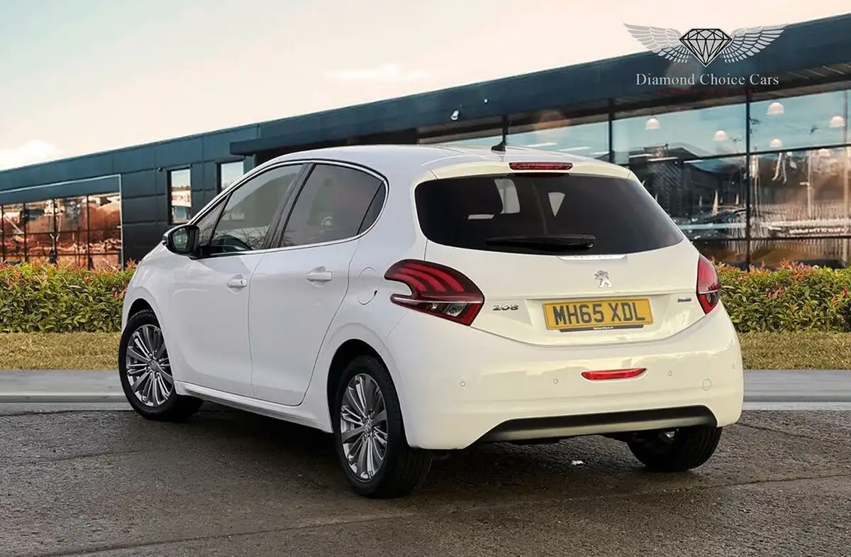2016-peugeot-208-16bluehdi-allure-100bhp-non-ss-5d-big-3