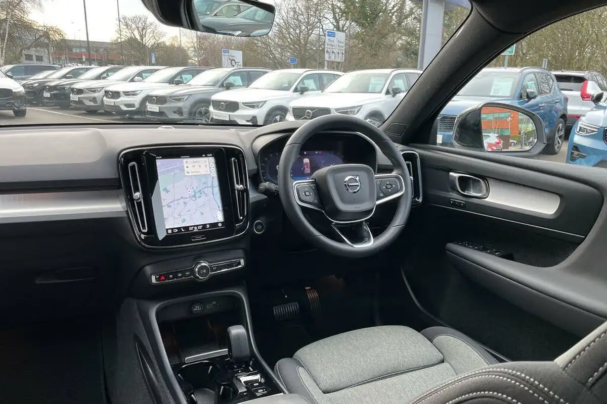 2024-volvo-xc40-20-b4-plus-big-31