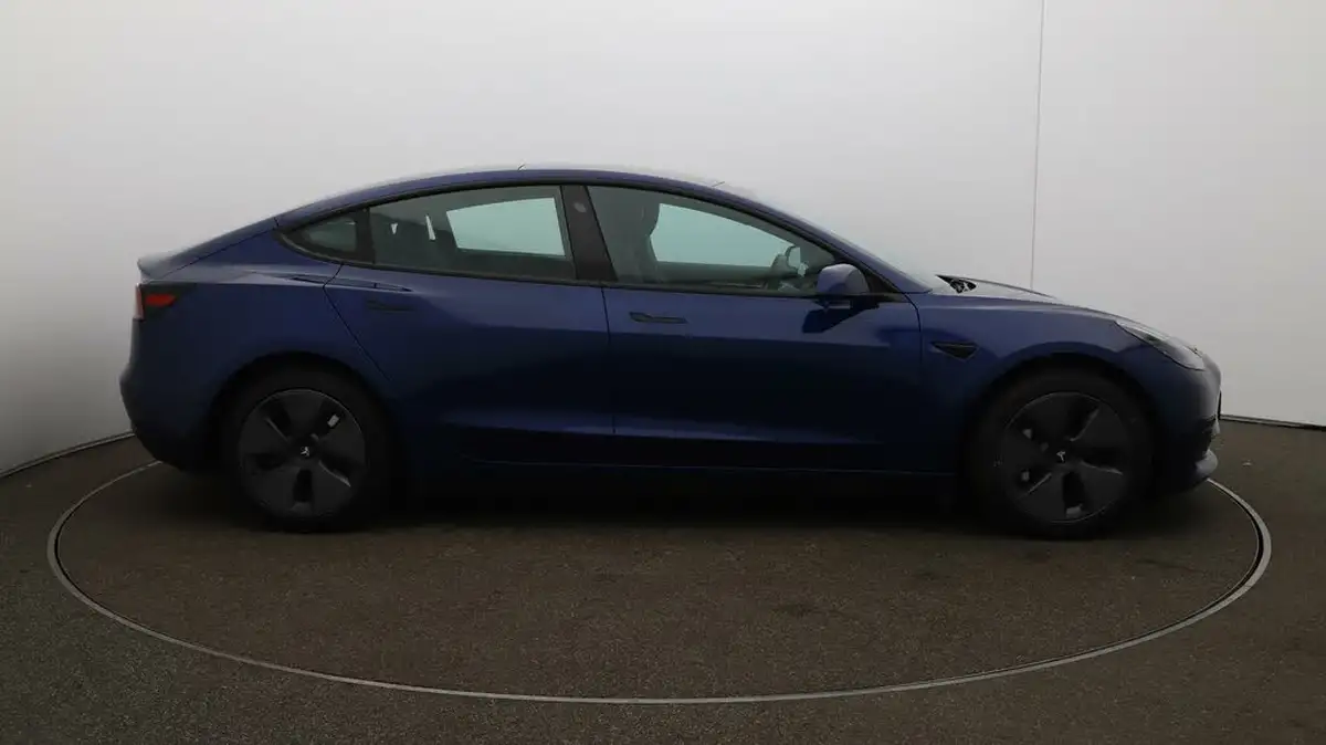 2022-tesla-model-3-e-rwd-big-40