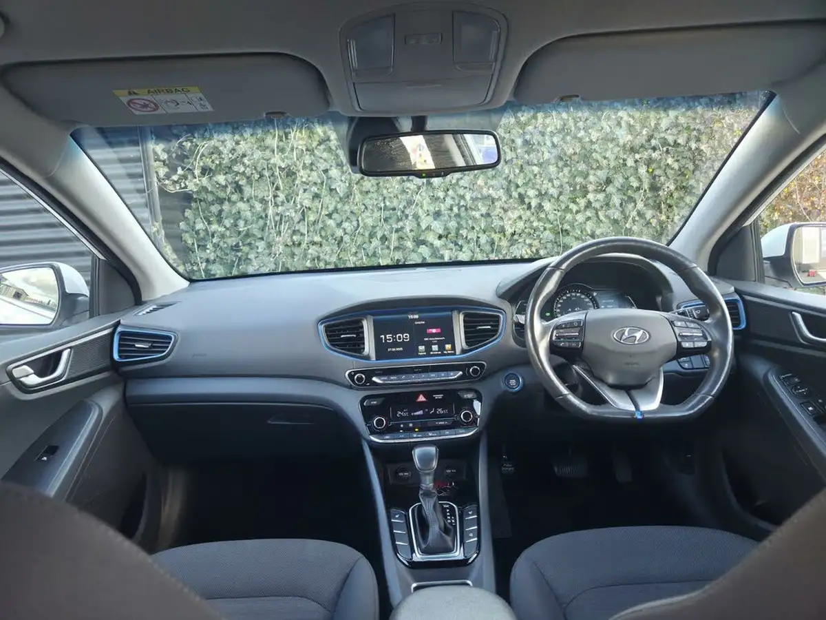 2018-hyundai-ioniq-16-gdi-premium-hybrid-big-8
