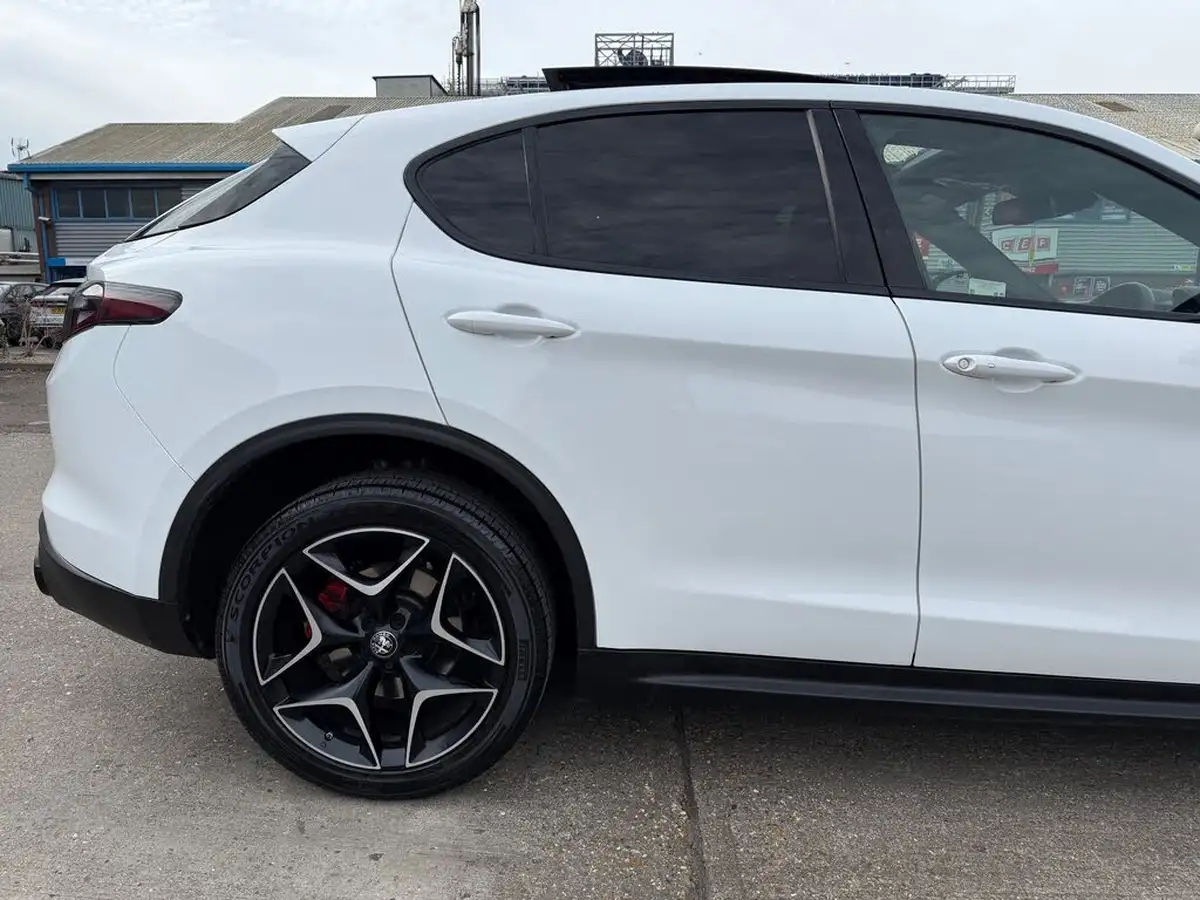 2019-alfa-romeo-stelvio-20-ti-big-25