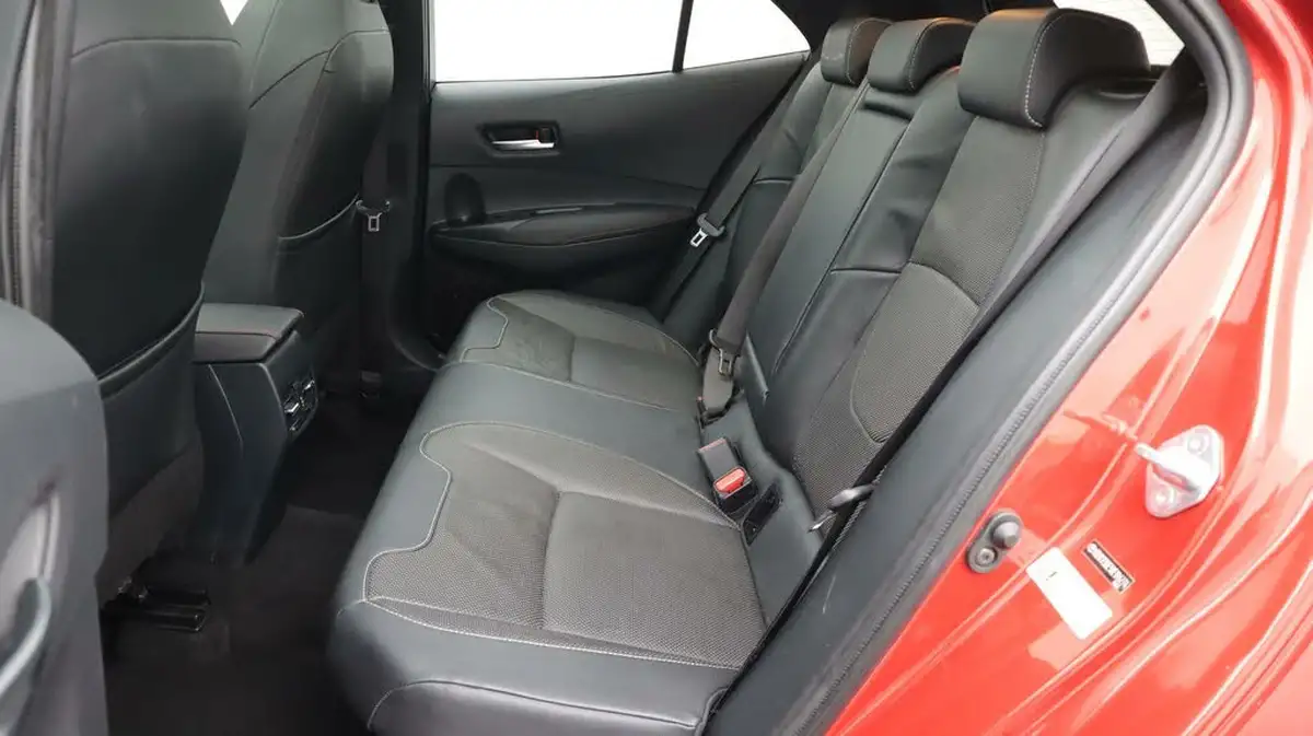 2021-toyota-corolla-18-vvt-i-excel-trk-hatchback-big-16