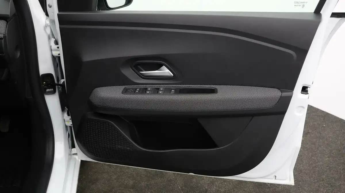 2021-dacia-sandero-10-tce-comfort-90bhp-big-14