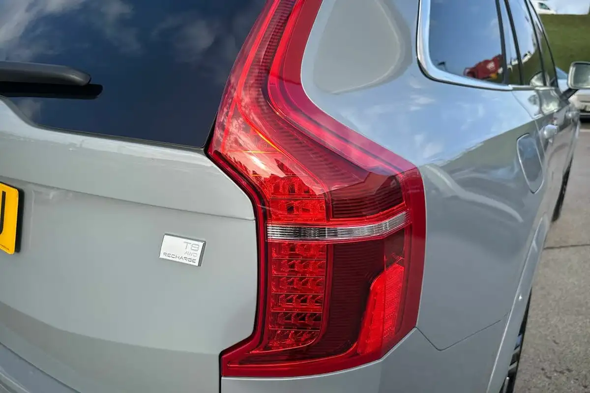 2023-volvo-xc90-20-t8-ultimate-dark-big-19