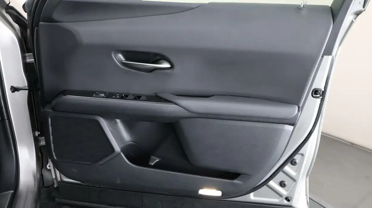 2021-lexus-ux-300e-e-ux-big-14