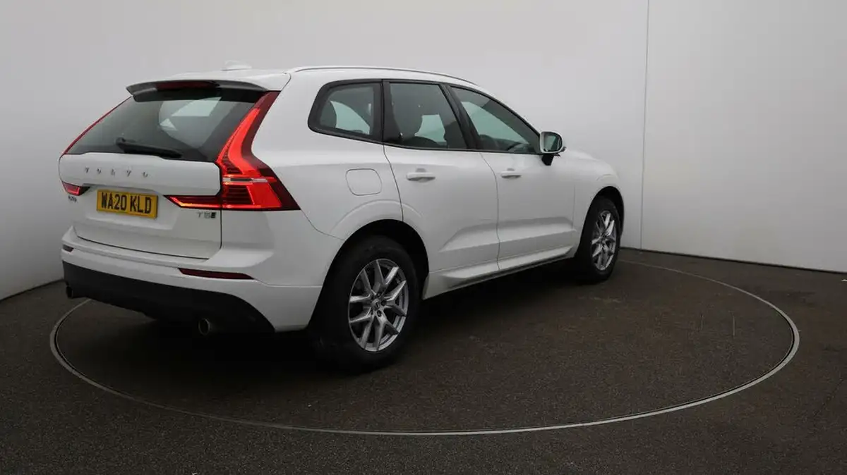 2020-volvo-xc60-20-t5-momentum-awd-big-46