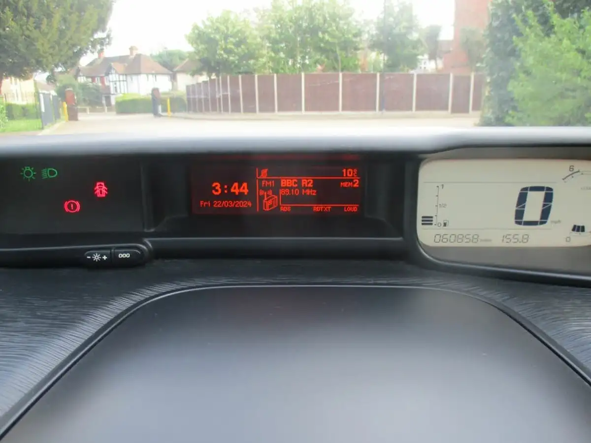 2016-citroen-c3-picasso-12-puretech-platinum-big-27