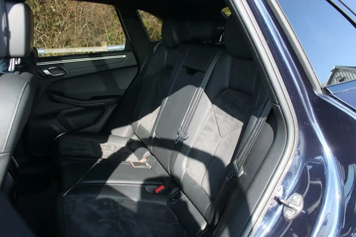 2018-porsche-macan-20-252ps-ss-big-21