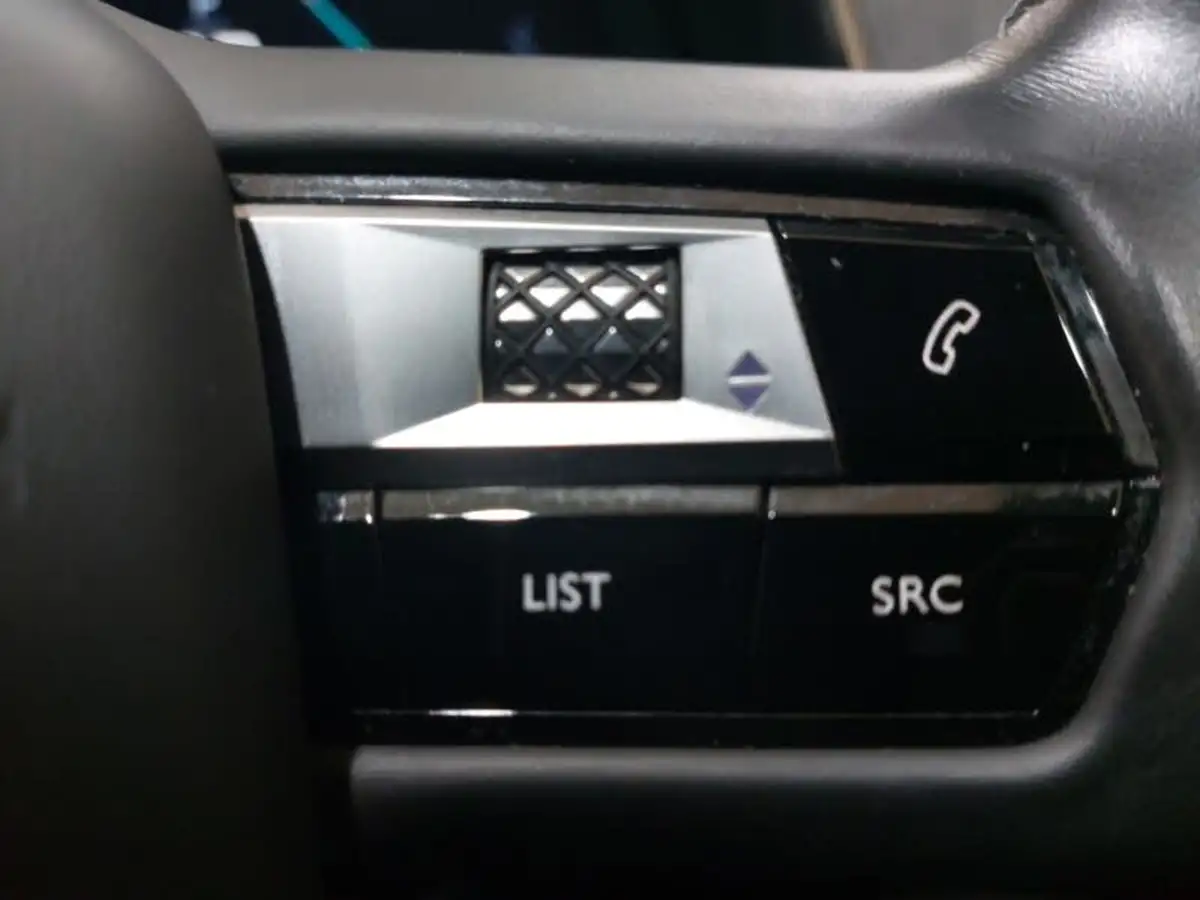 2022-ds-ds-7-crossback-e-tense-opera-300ps-4x4-big-11