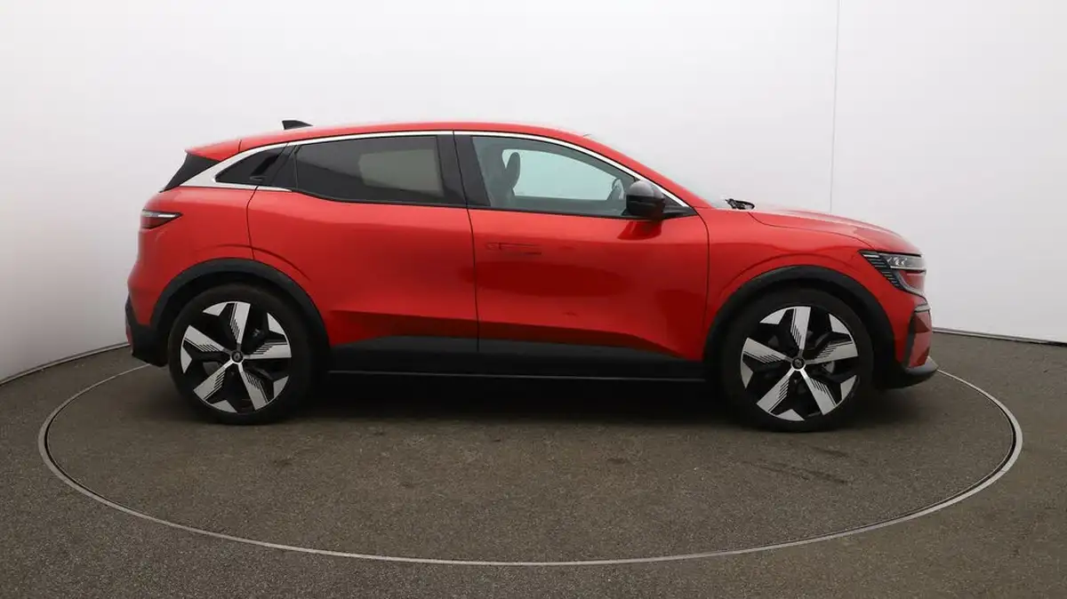 2023-renault-megane-e-tech-e-techno-big-47
