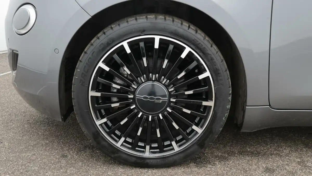 2022-fiat-500-e-la-prima-big-18