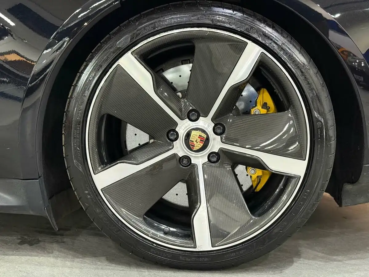 2020-porsche-taycan-e-turbo-s-big-22
