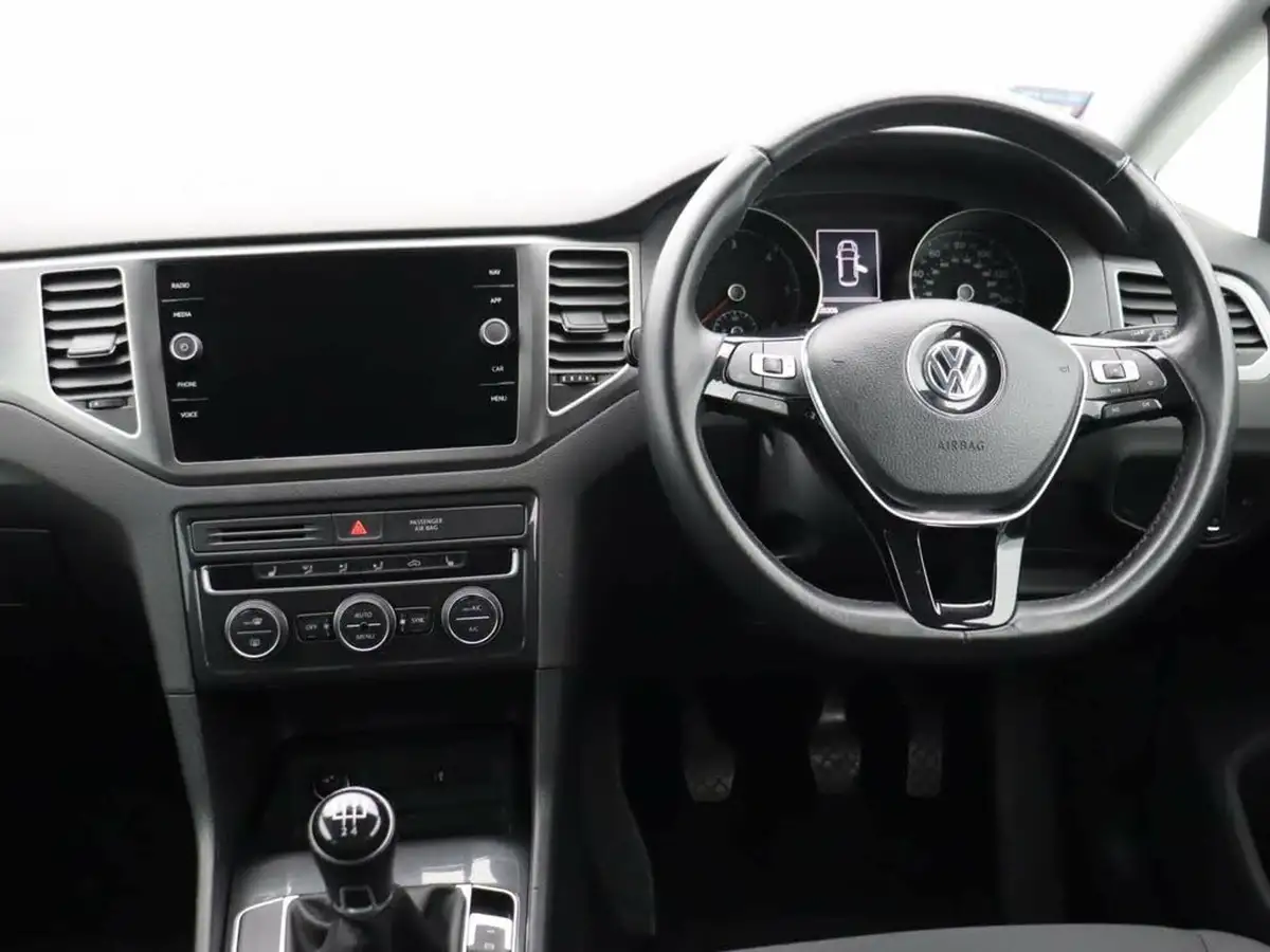 2020-volkswagen-golf-sv-16tdi-match-big-13