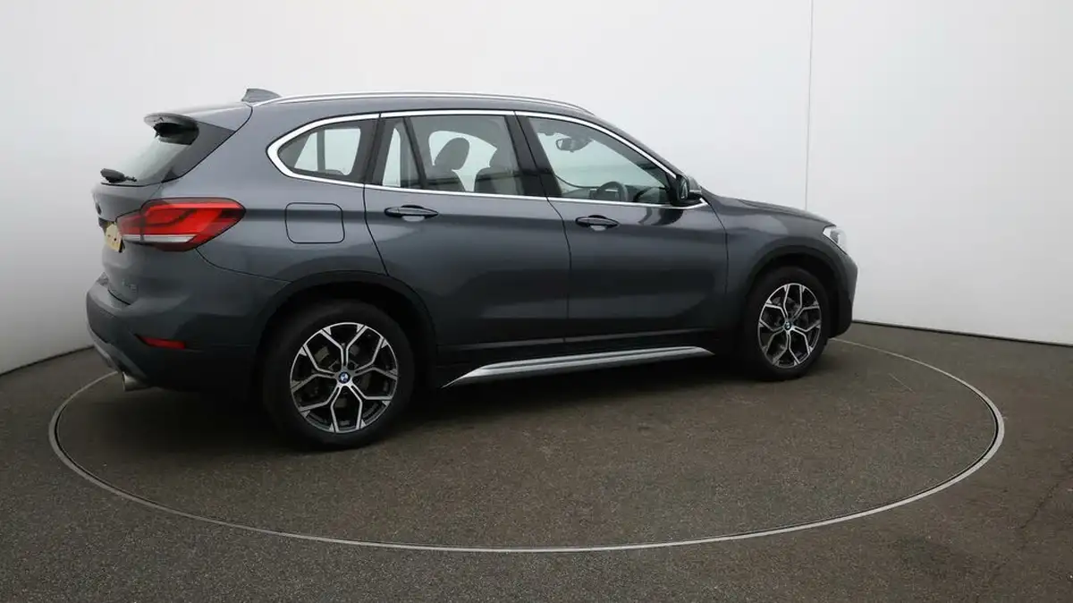 2020-bmw-x1-20-sdrive-20i-xline-big-43