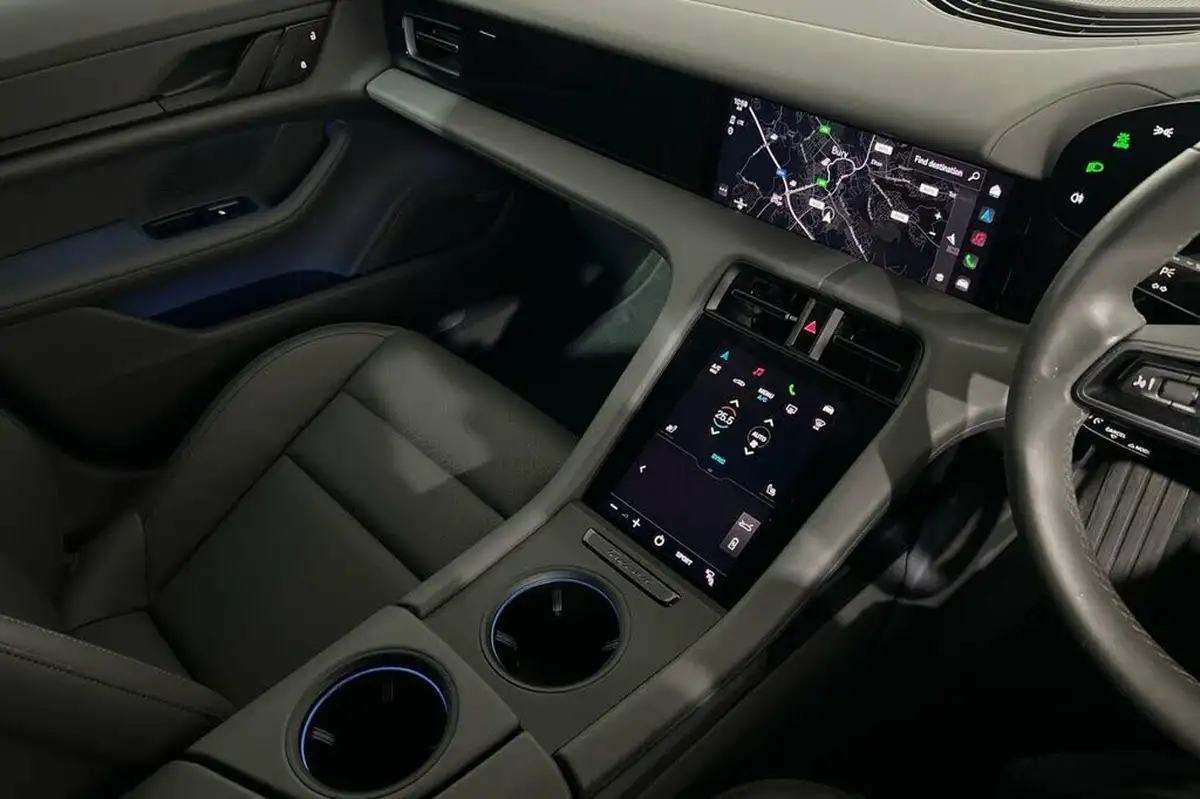 2021-porsche-taycan-e-4s-571ps-performance-battery-plus-big-34
