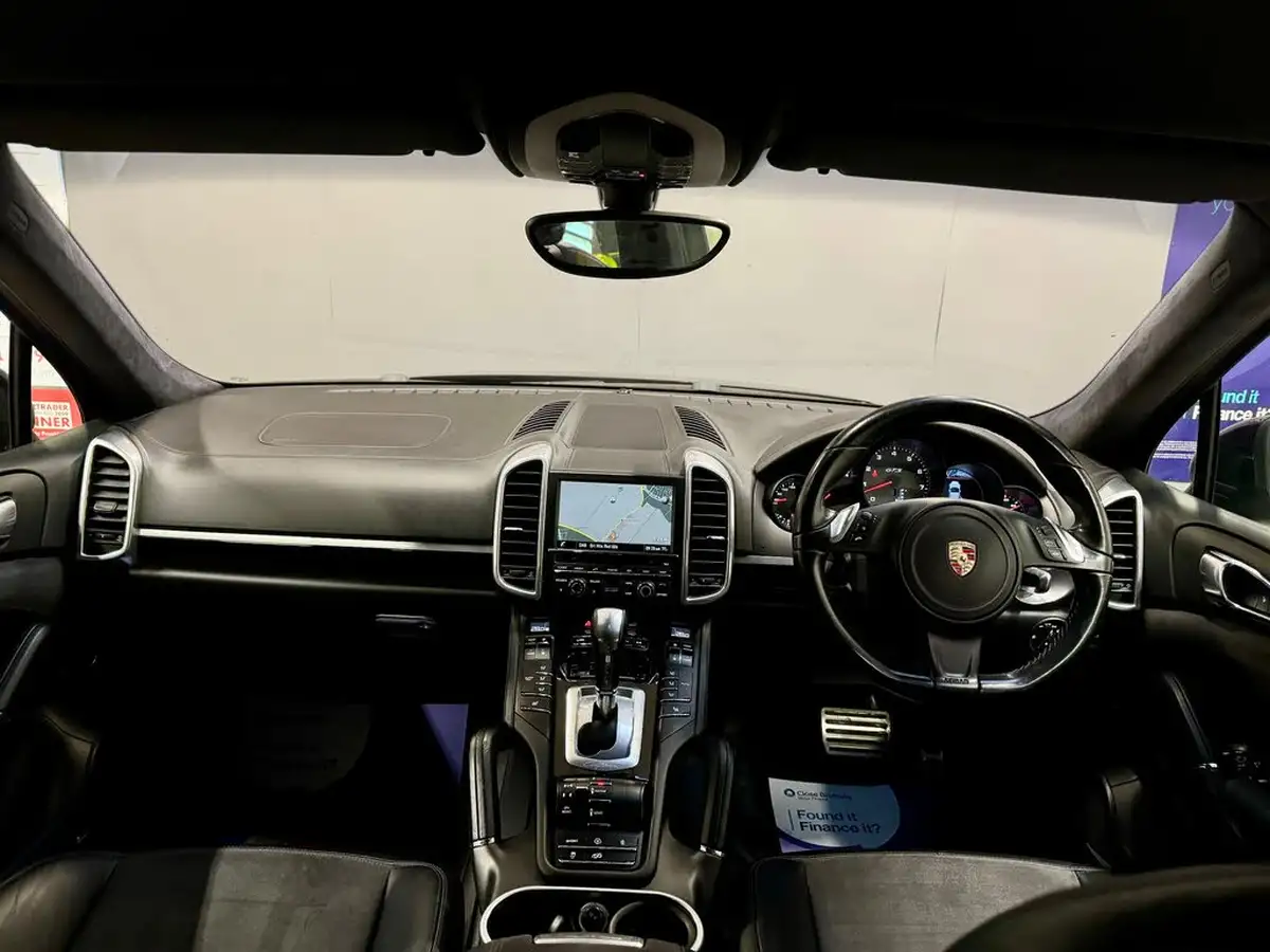 2014-porsche-cayenne-48-gts-big-12