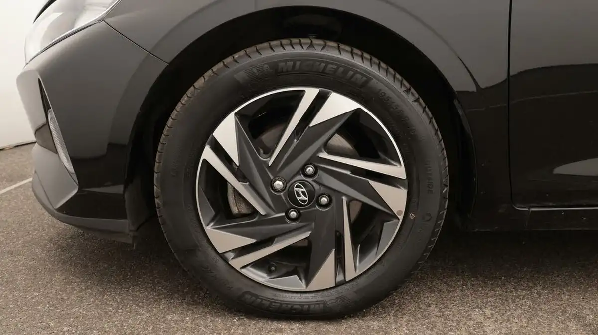 2023-hyundai-i20-10-t-gdi-se-connect-eclutch-imt-big-18
