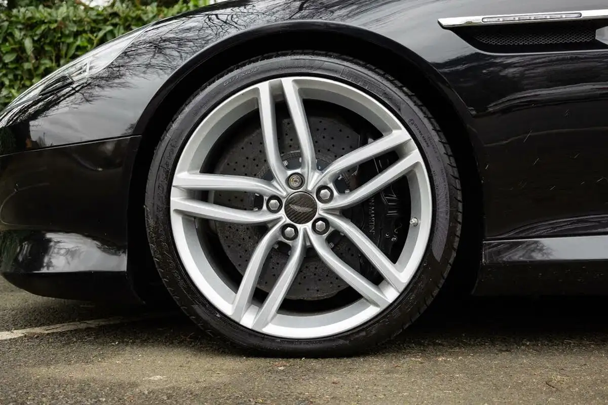 2012-aston-martin-virage-60-volante-big-27