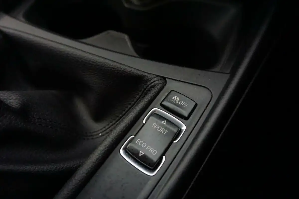 2013-bmw-1-series-16-114i-se-ss-5d-big-22