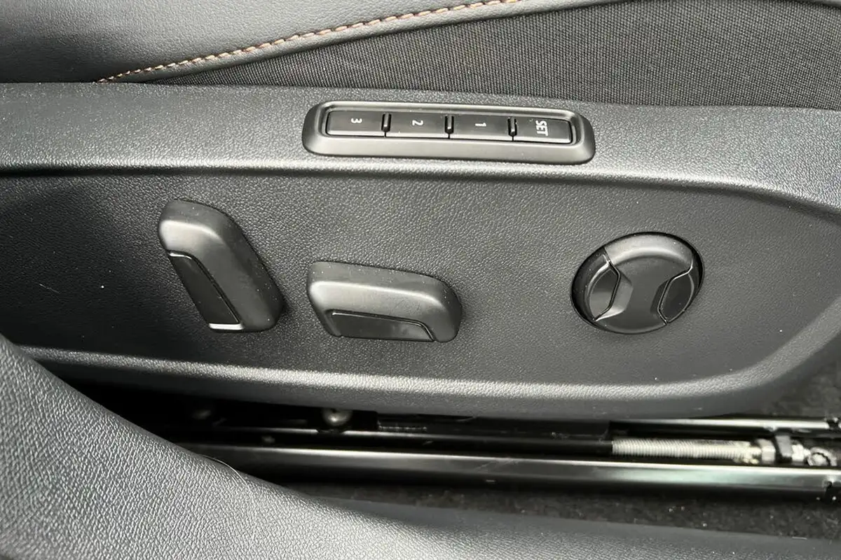 2025-cupra-formentor-15-e-hybrid-vz1-big-19