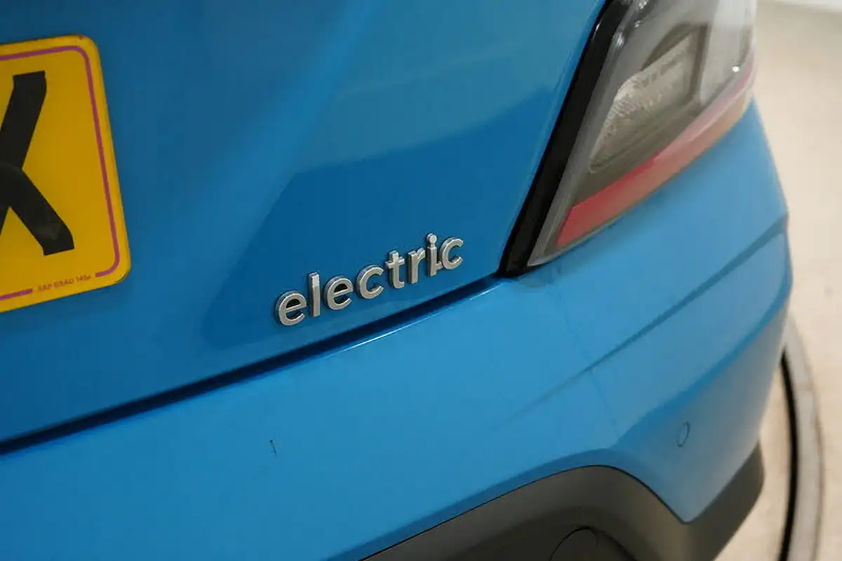 2022-hyundai-kona-e-premium-204ps-64kwh-7kw-obc-big-16
