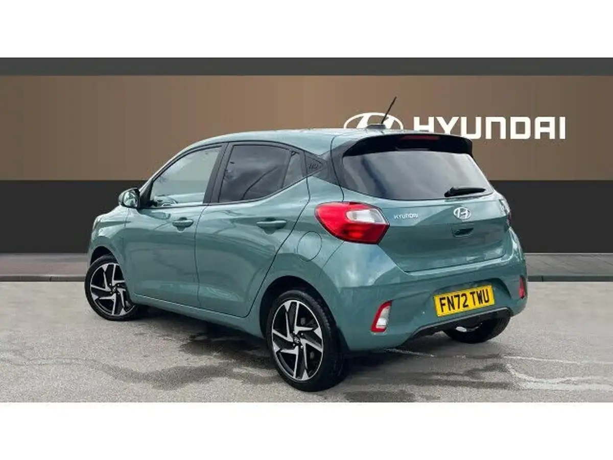 2022-hyundai-i10-10-premium-big-1